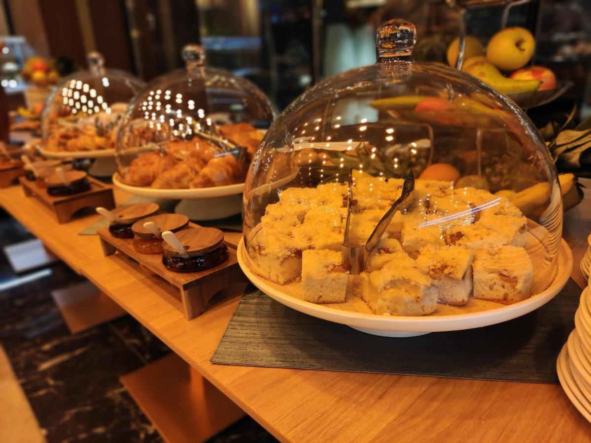 Hotel Kristal Fokszany Zewnętrze zdjęcie