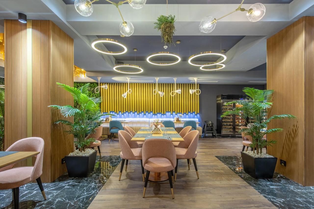 Hotel Kristal Fokszany Zewnętrze zdjęcie
