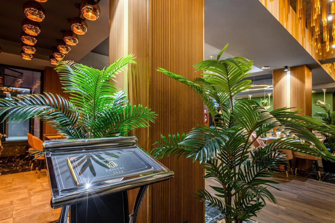 Hotel Kristal Fokszany Zewnętrze zdjęcie