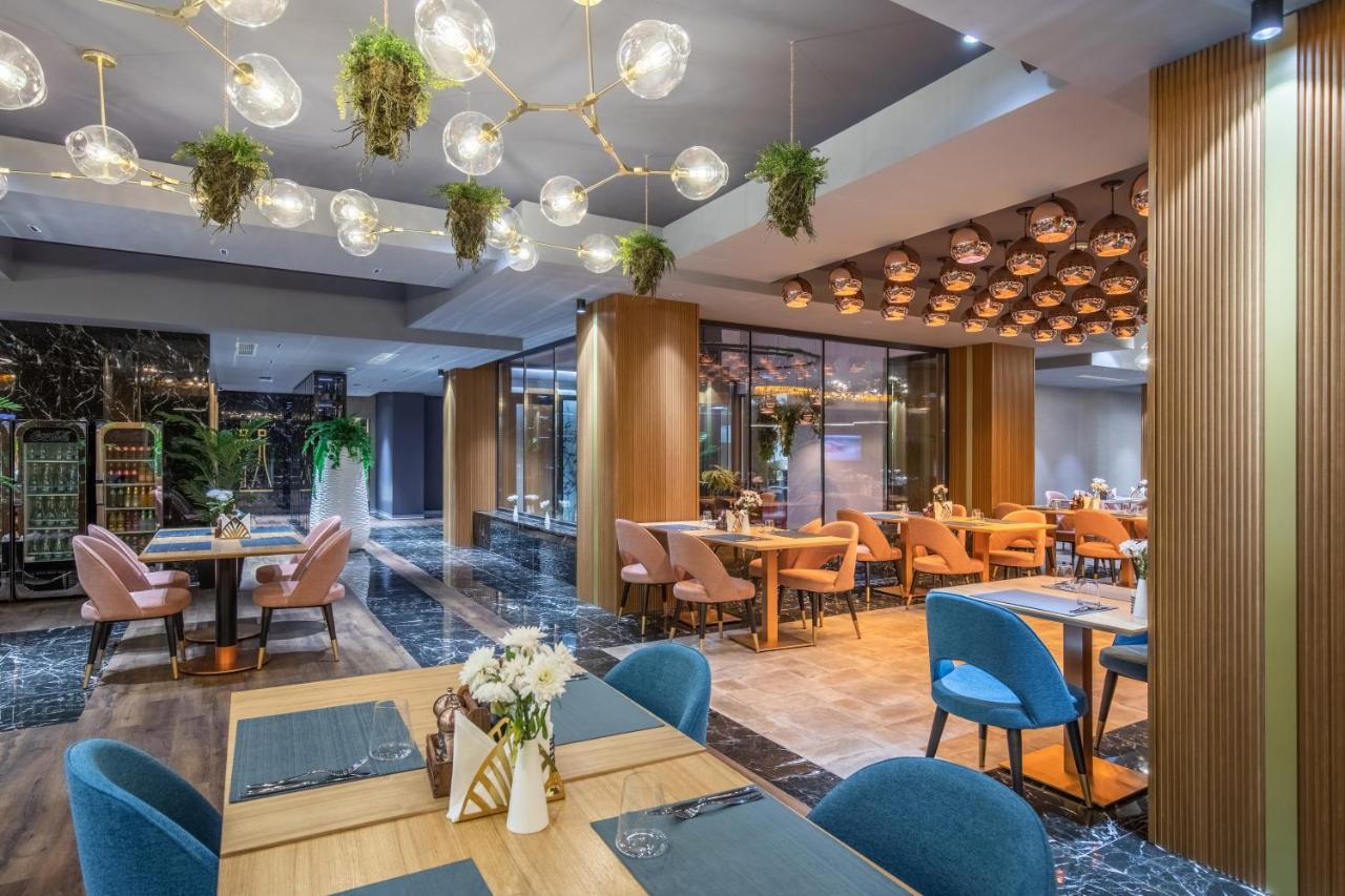 Hotel Kristal Fokszany Zewnętrze zdjęcie